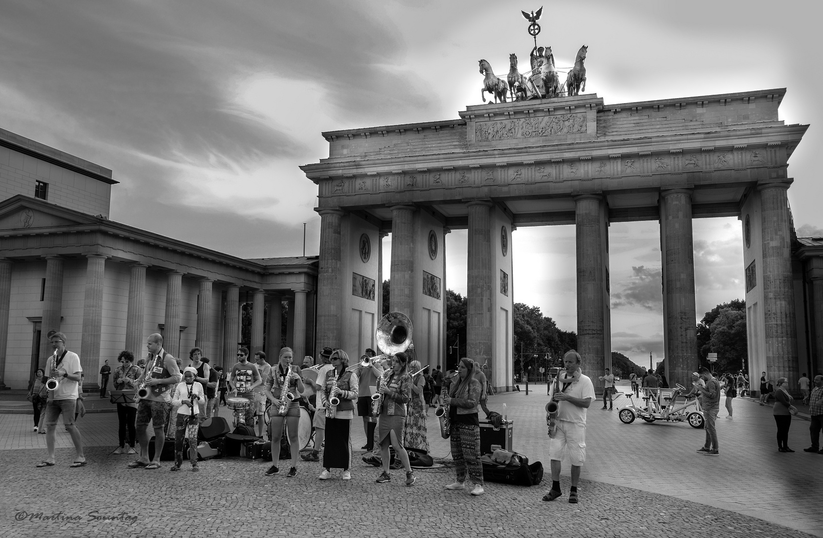 Blasansambel vor dem Brandenburger Tor