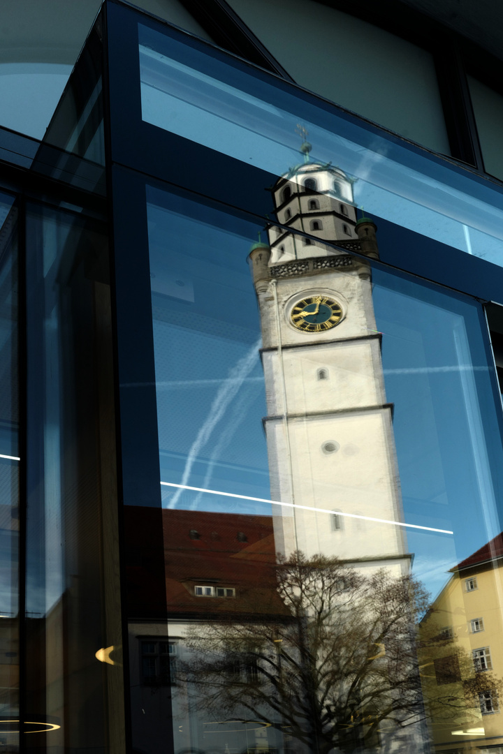 Blaserturm mit blauem Himmel Foto & Bild | world, fenster, architektur