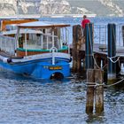 blau am steg am gardasee