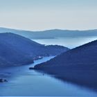 Blau der Himmel, das Meer und die Berge