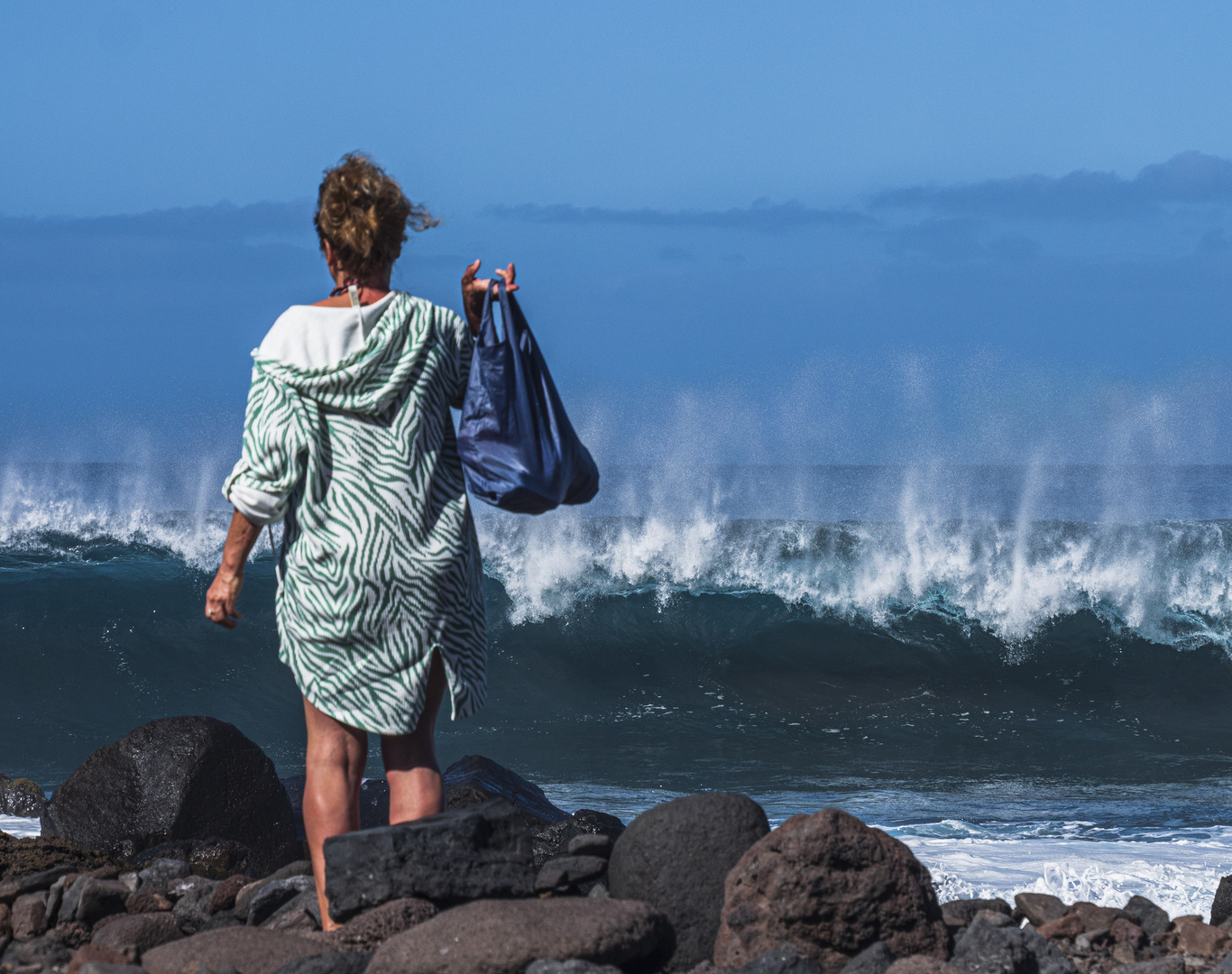 Blau - Frau und Welle 1