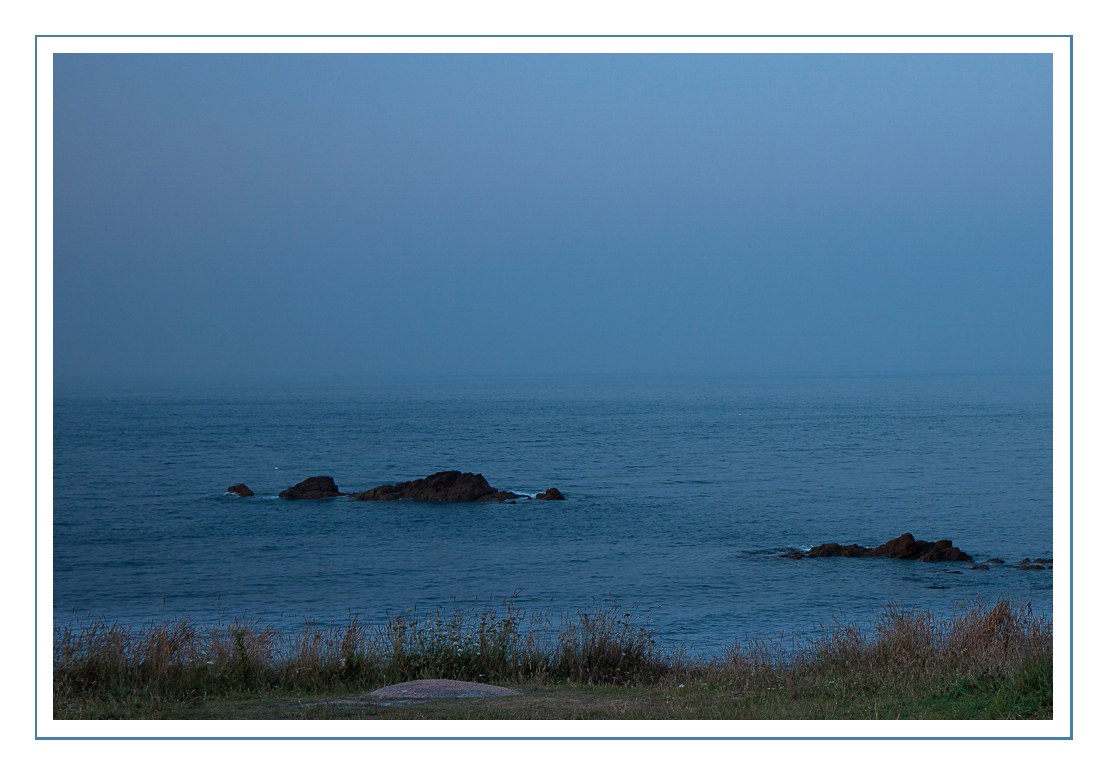 Blau in Blau bei den roten Felsen