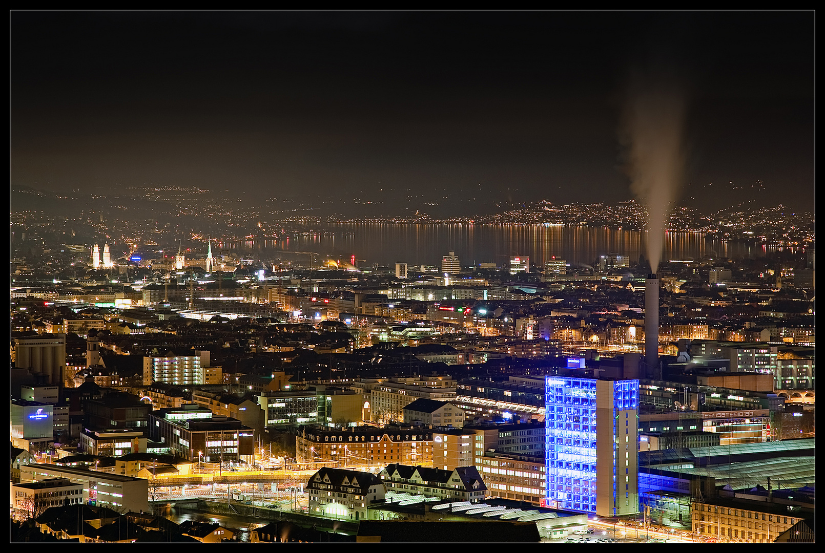 Blau in schwarz - Ausblick über Zürich