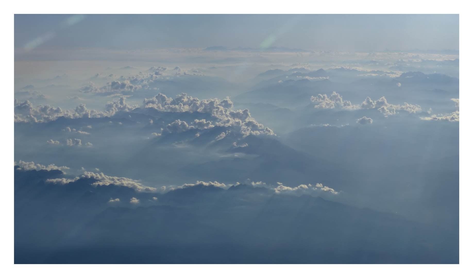 Blau IV: Über den Wolken...