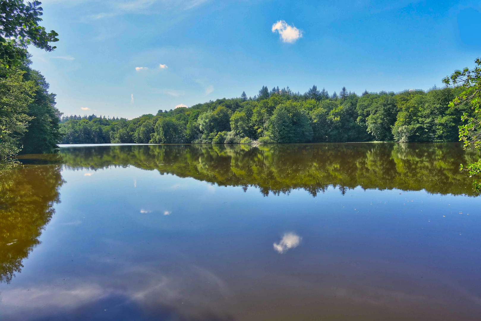 Blau mit etwas grün