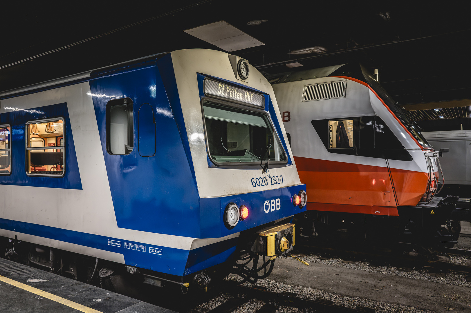 Blau & Rot - Franz-Josefs-Bahnhof