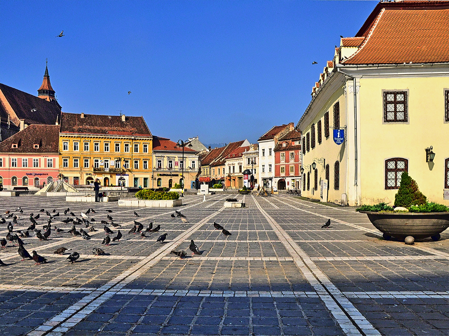 blau über dem platz