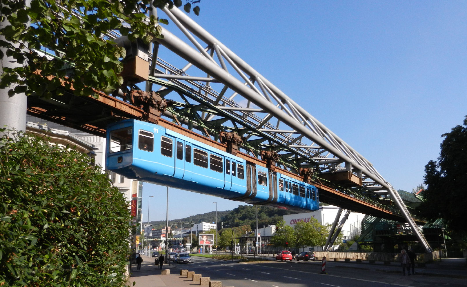 Blau über die Kreuzung