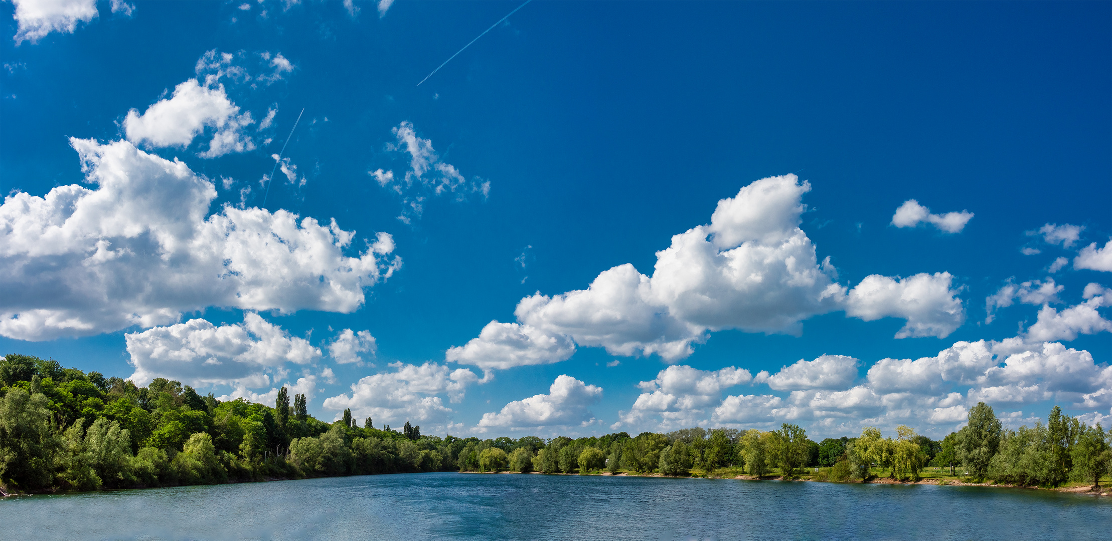 Blau und weiß