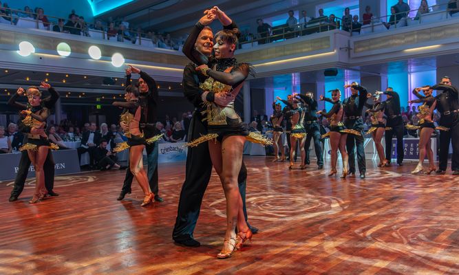 Blau-Weiss Buchholz Latein A - Deutscher Vizemeister 2024  mit "On The Floor"