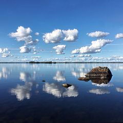 Blau-weiße, schwedische Stille