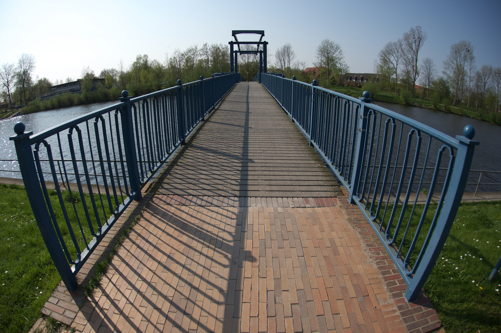 blaue brücke