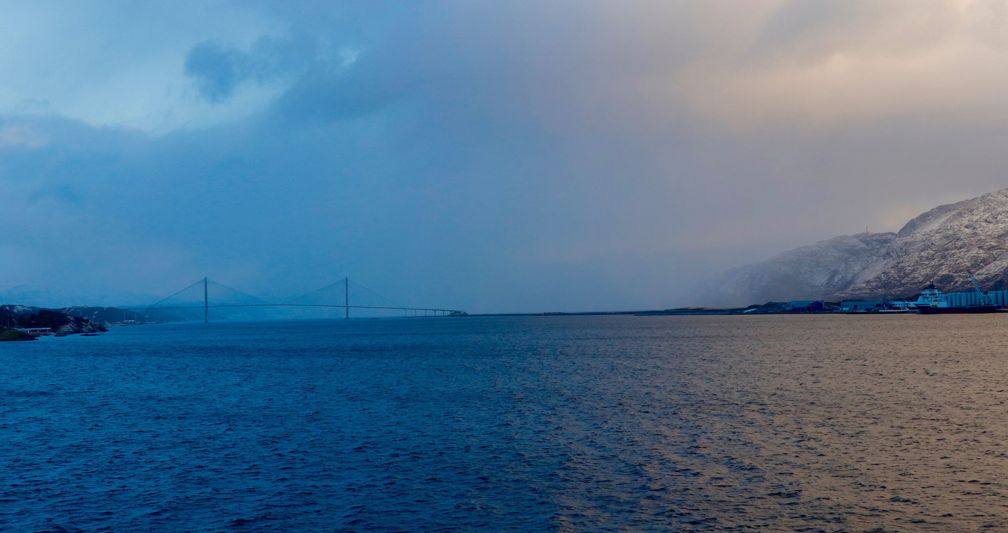 blaue Brücke