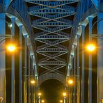 Blaue Brücke zur schwarzen Stunde...