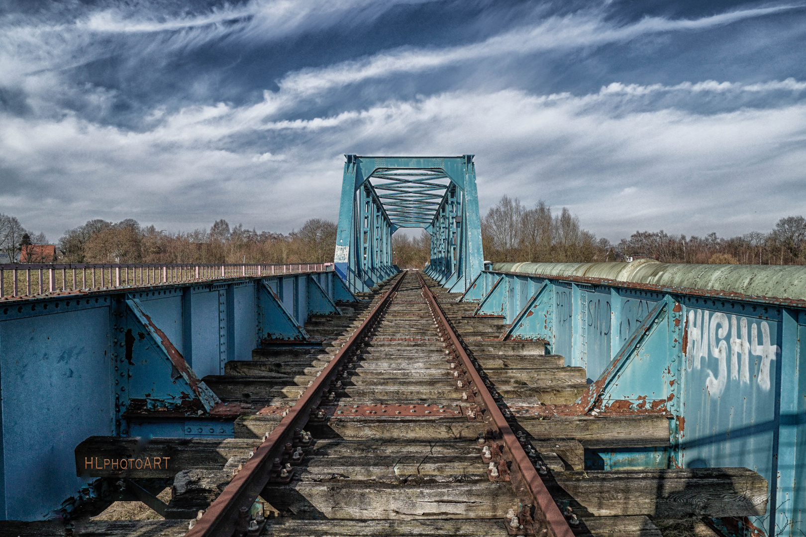 Blaue Eisenbahnbrücke