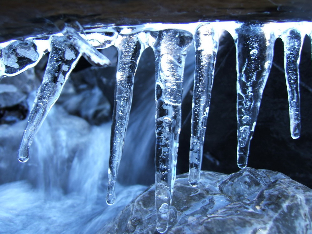 Blaue Eiszapfen