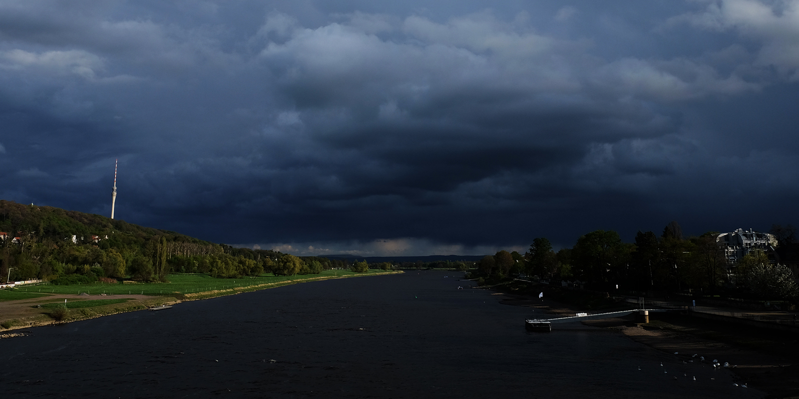 Blaue Elbe vom Blauen Wunder