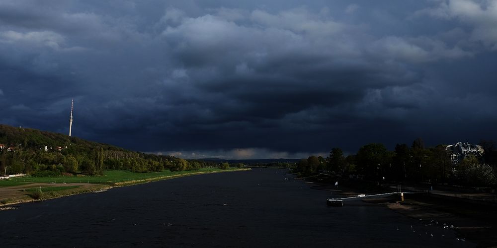 Blaue Elbe vom Blauen Wunder