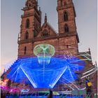 blaue Erscheinung vor dem Basler Münster