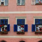 blaue fensterläden