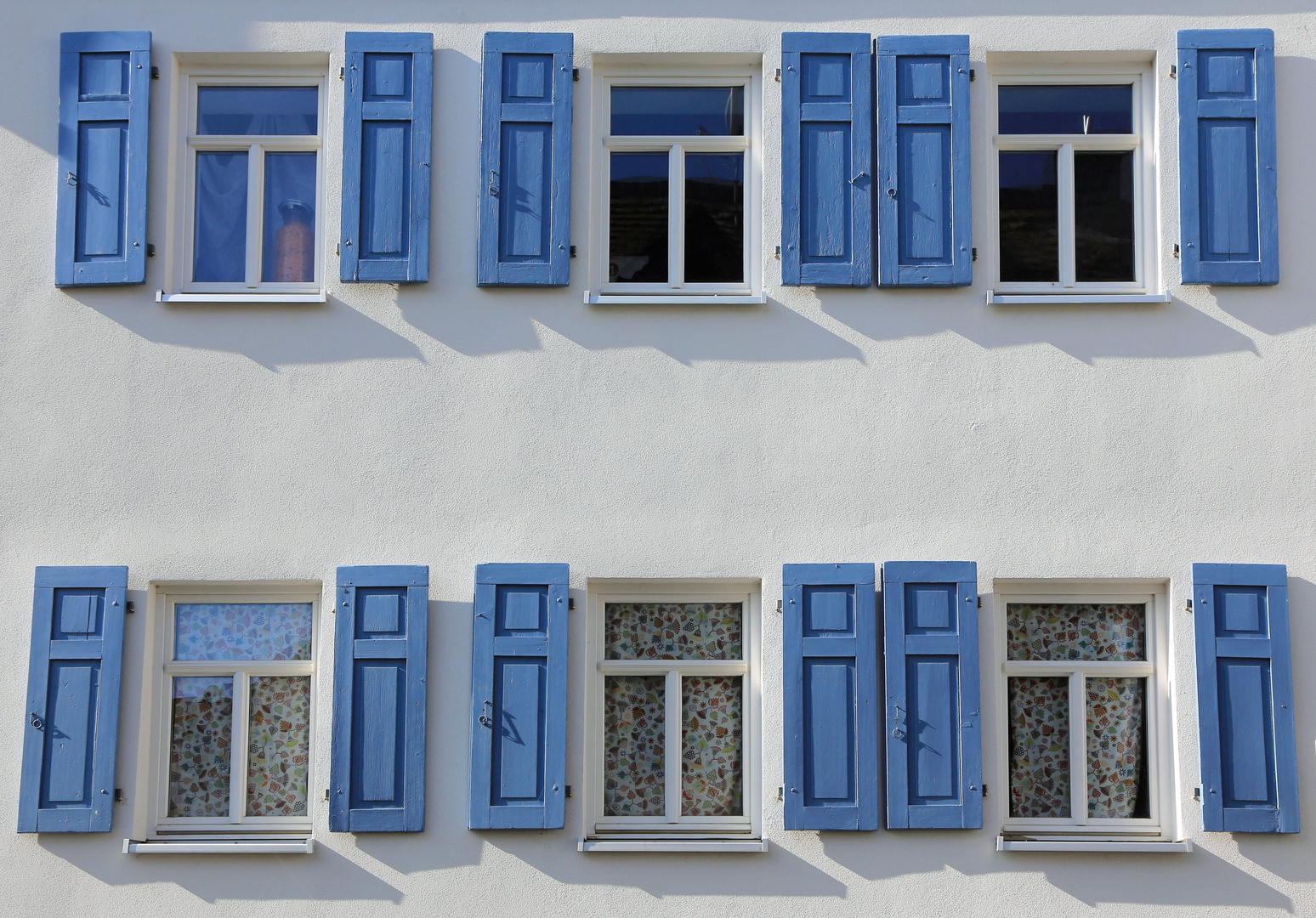 blaue fensterläden