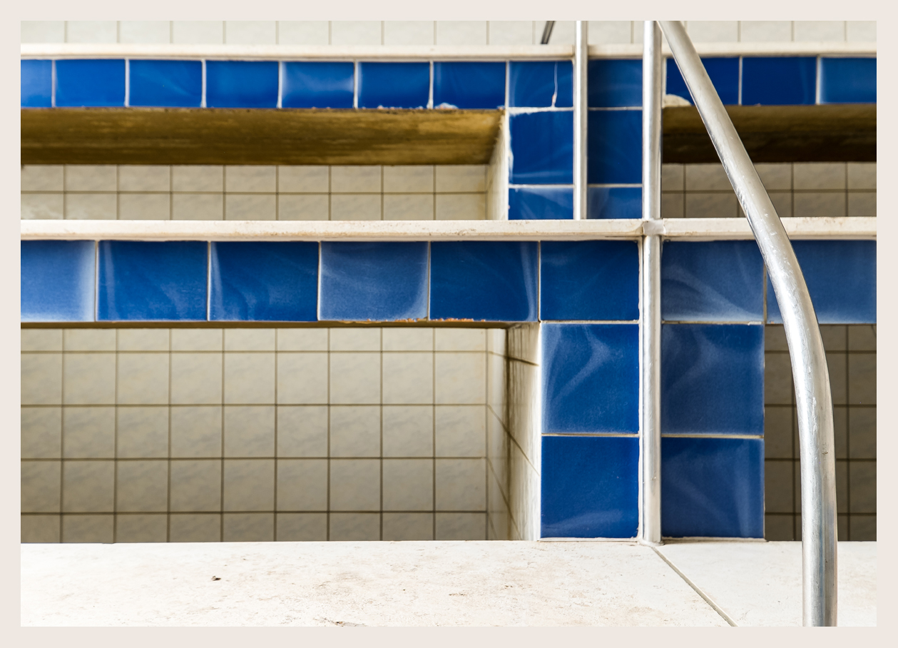 blaue Fliesen Foto & Bild | marode, leipzig, lost places Bilder auf