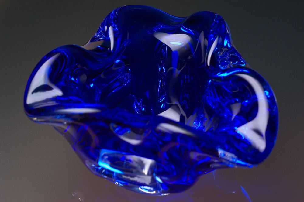 Blaue Glasschale