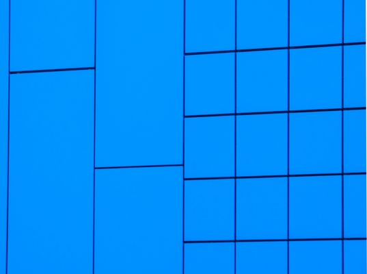 Blaue Hauswand - Geometrie