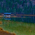Blaue Hütte am See