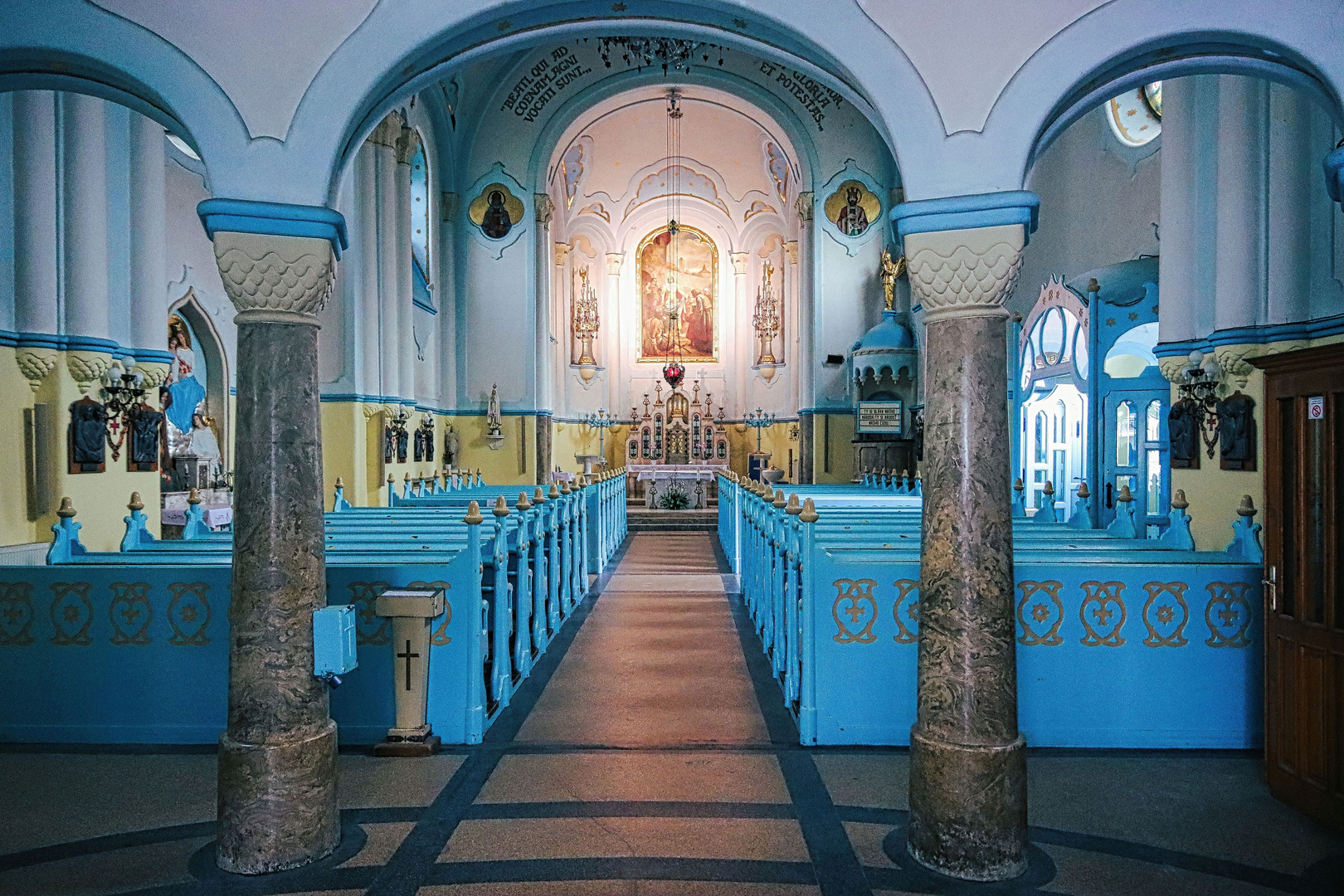 Blaue Kirche innen