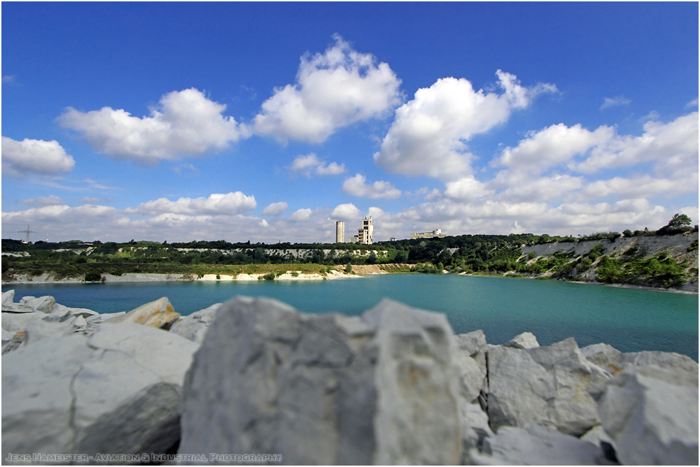 Lagune hannover blaue Kreidewand an