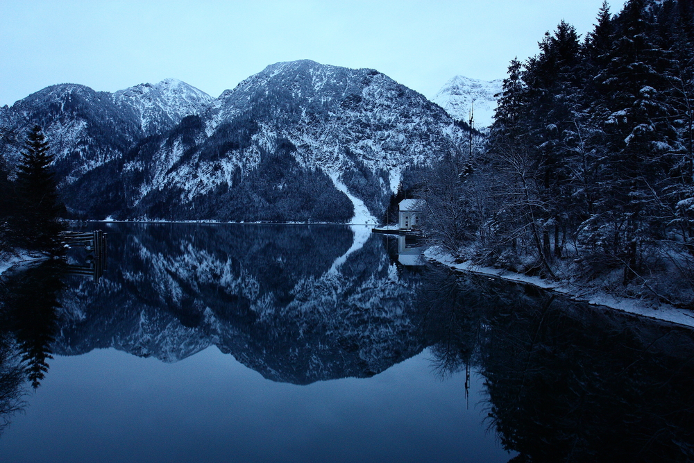 Blaue Lagune II - PLansee im winter