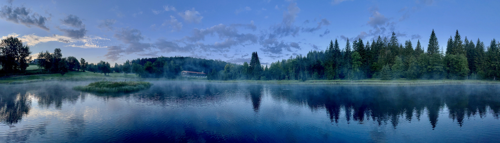 Blaue Morgenstunde am Mauther Badeweiher....