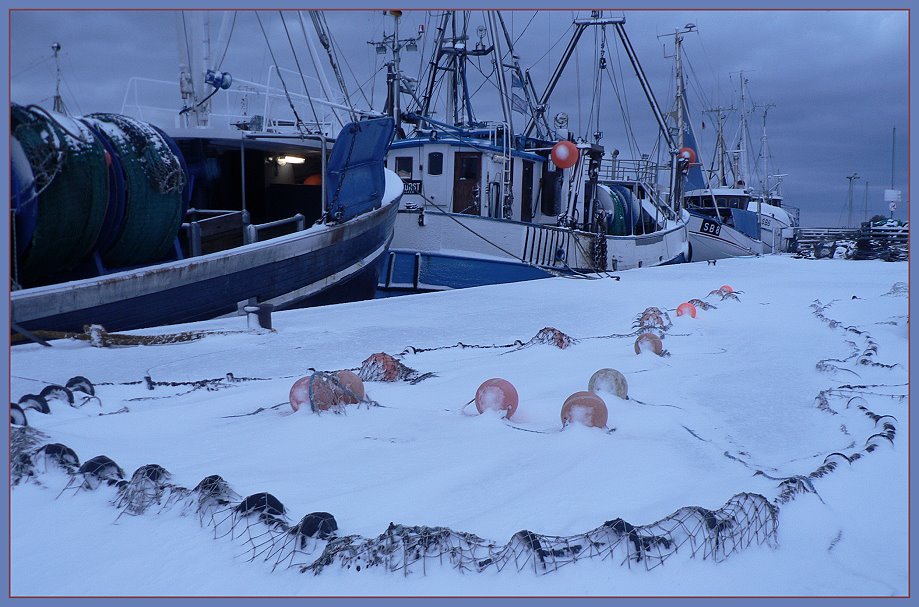 Blaue Morgenstunde in Burgstaakens Hafen