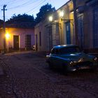 Blaue Morgenstunde in den Gassen von Trinidad, Kuba