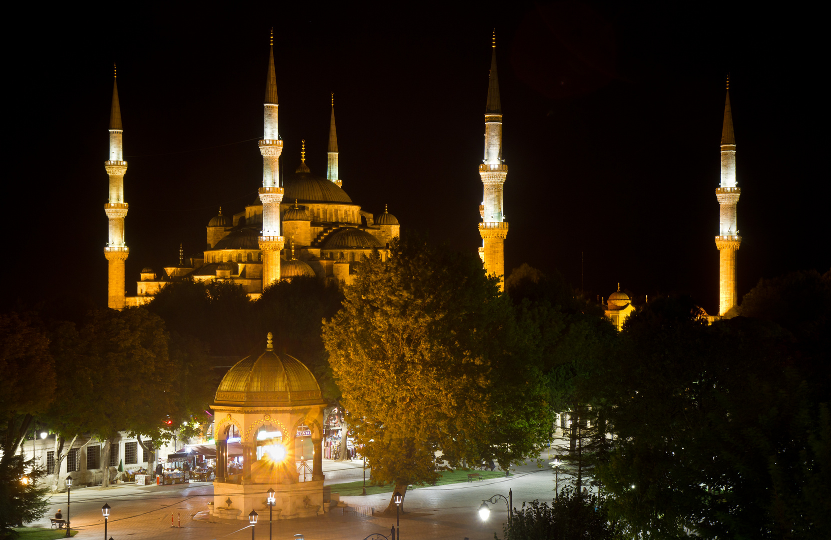 Blaue Moschee bei Nacht