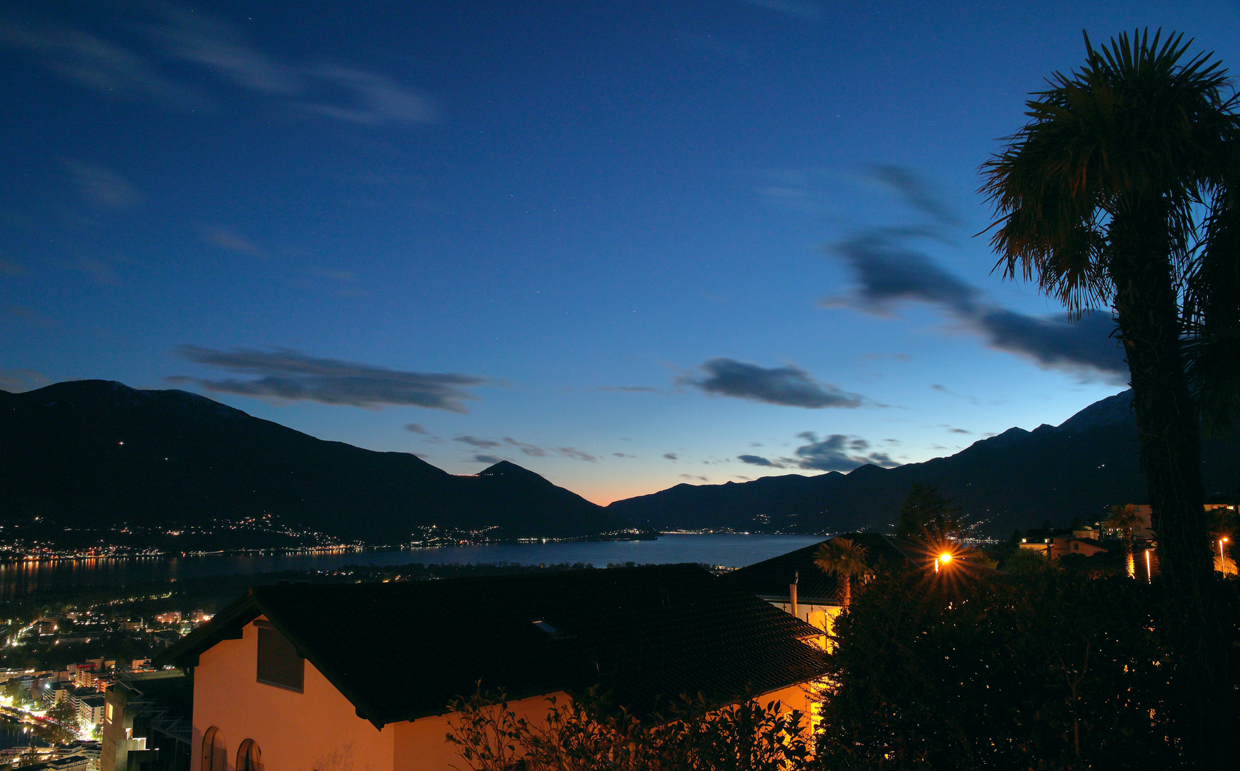 blaue Nacht über dem See....