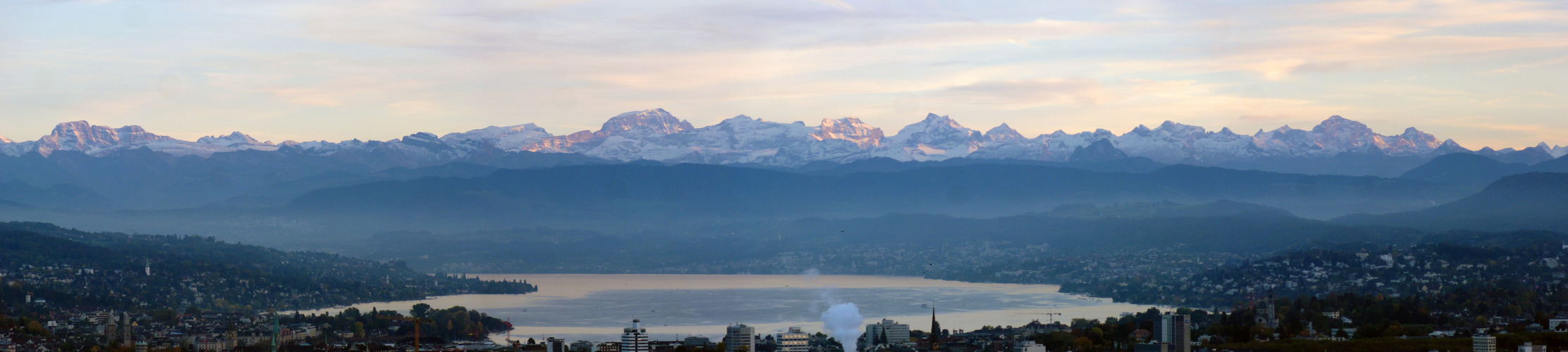 Blaue Stude, Zürich vor dem Alpenpanorama