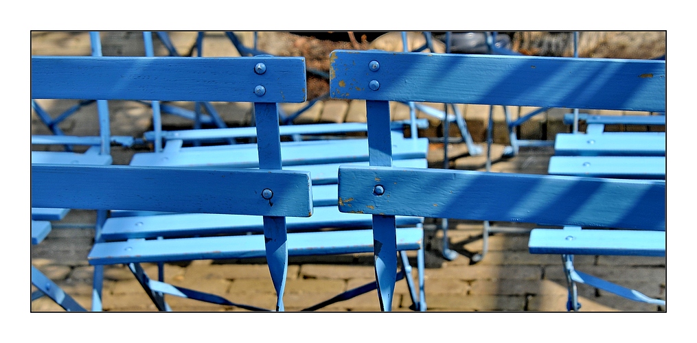 Blaue Stühle in Aix en Provence