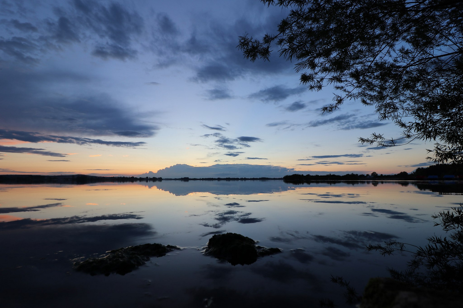 Blaue Stunde am Altmühlsee 