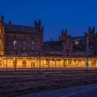 Blaue Stunde am Bahnhof 