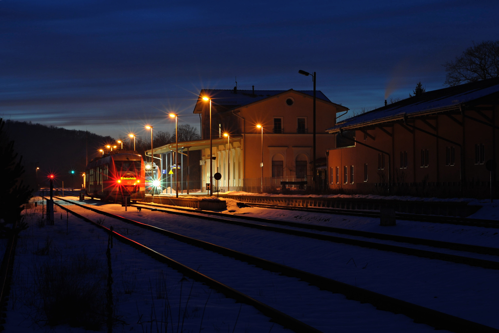 Blaue Stunde am Bahnhof Ellrich.