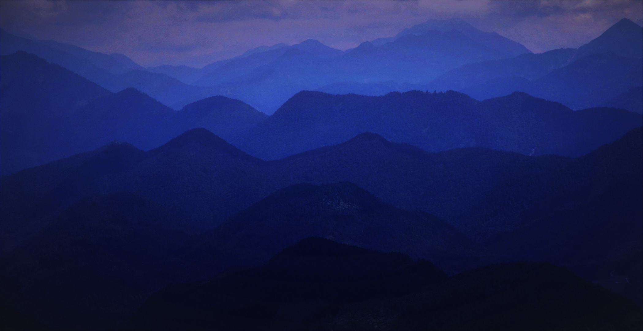 Blaue Stunde am Berg