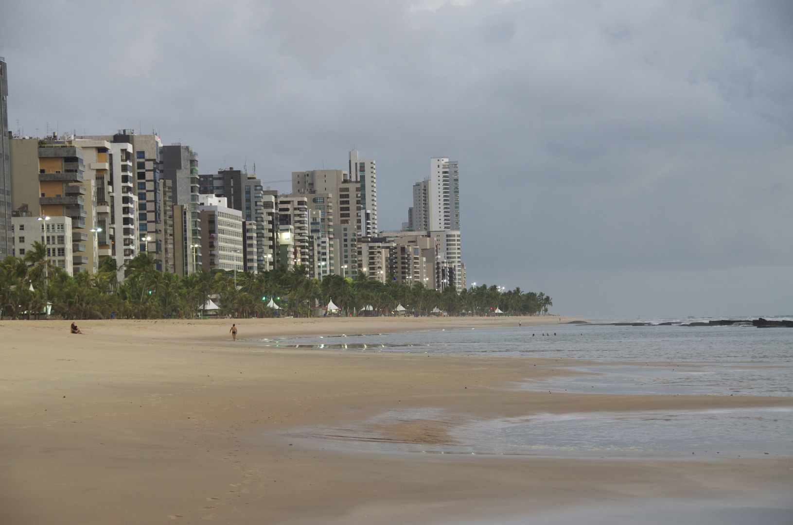 Blaue Stunde am Boa Viagem von Recife