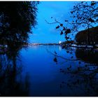 Blaue Stunde am Bootshafen (III)