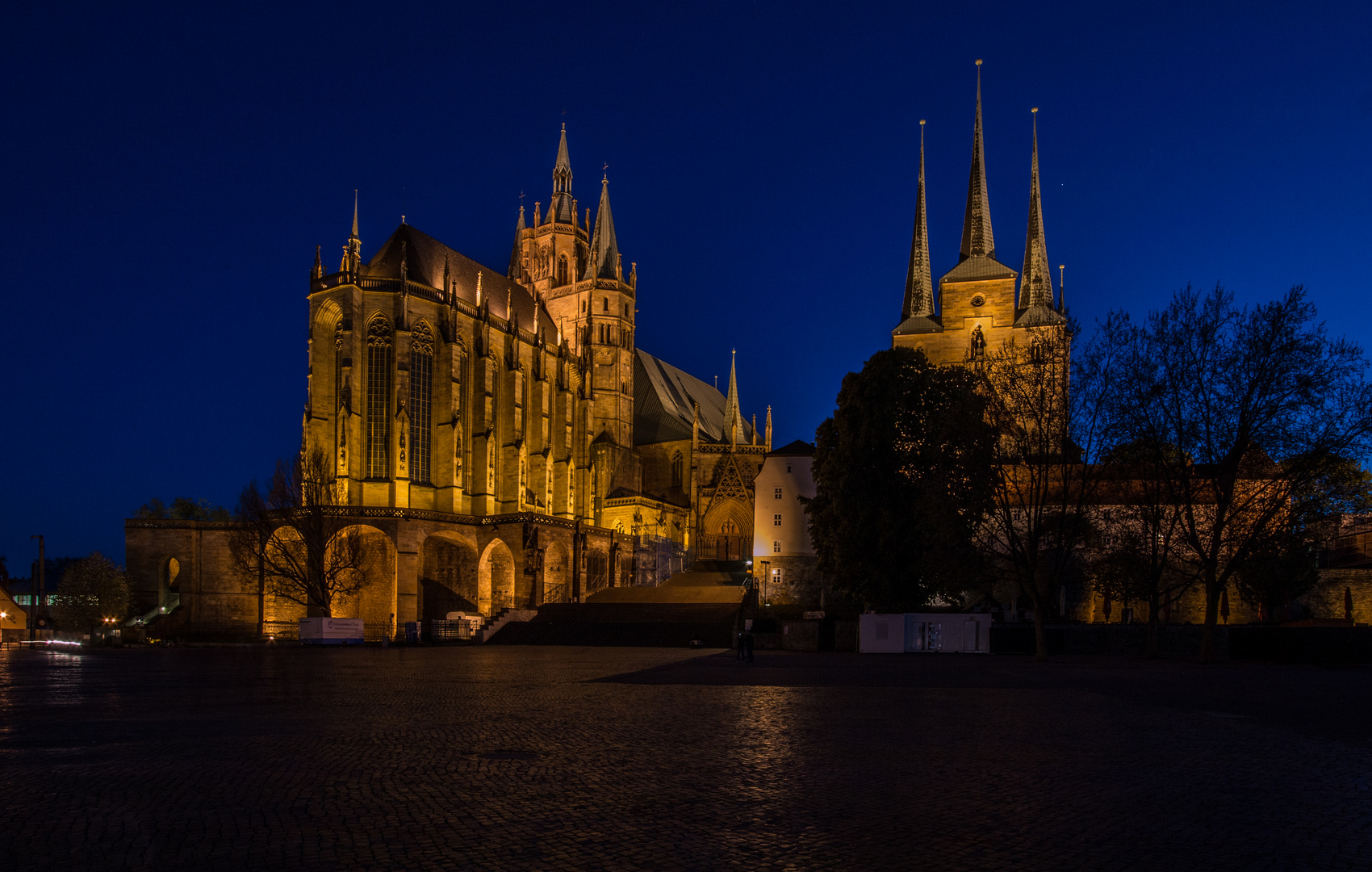 Blaue Stunde am Domplatz in Erfurt