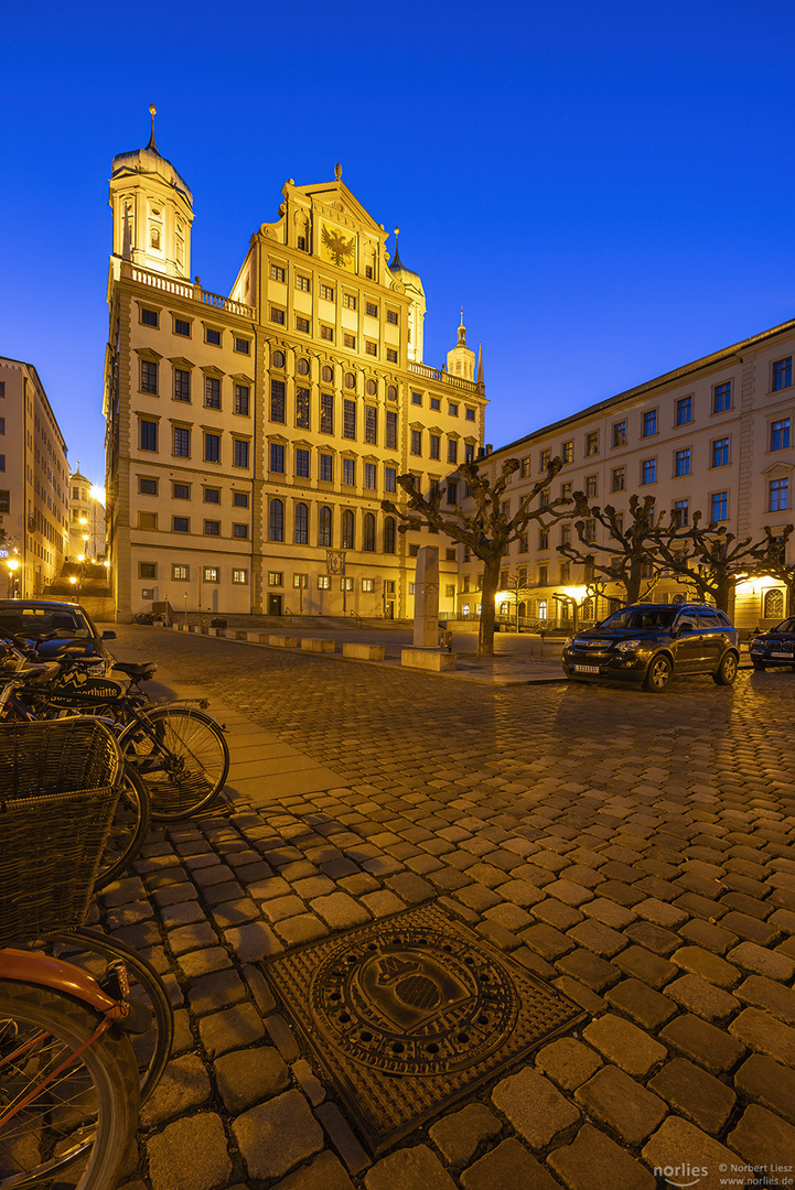 Blaue Stunde am Elias-Holl-Platz