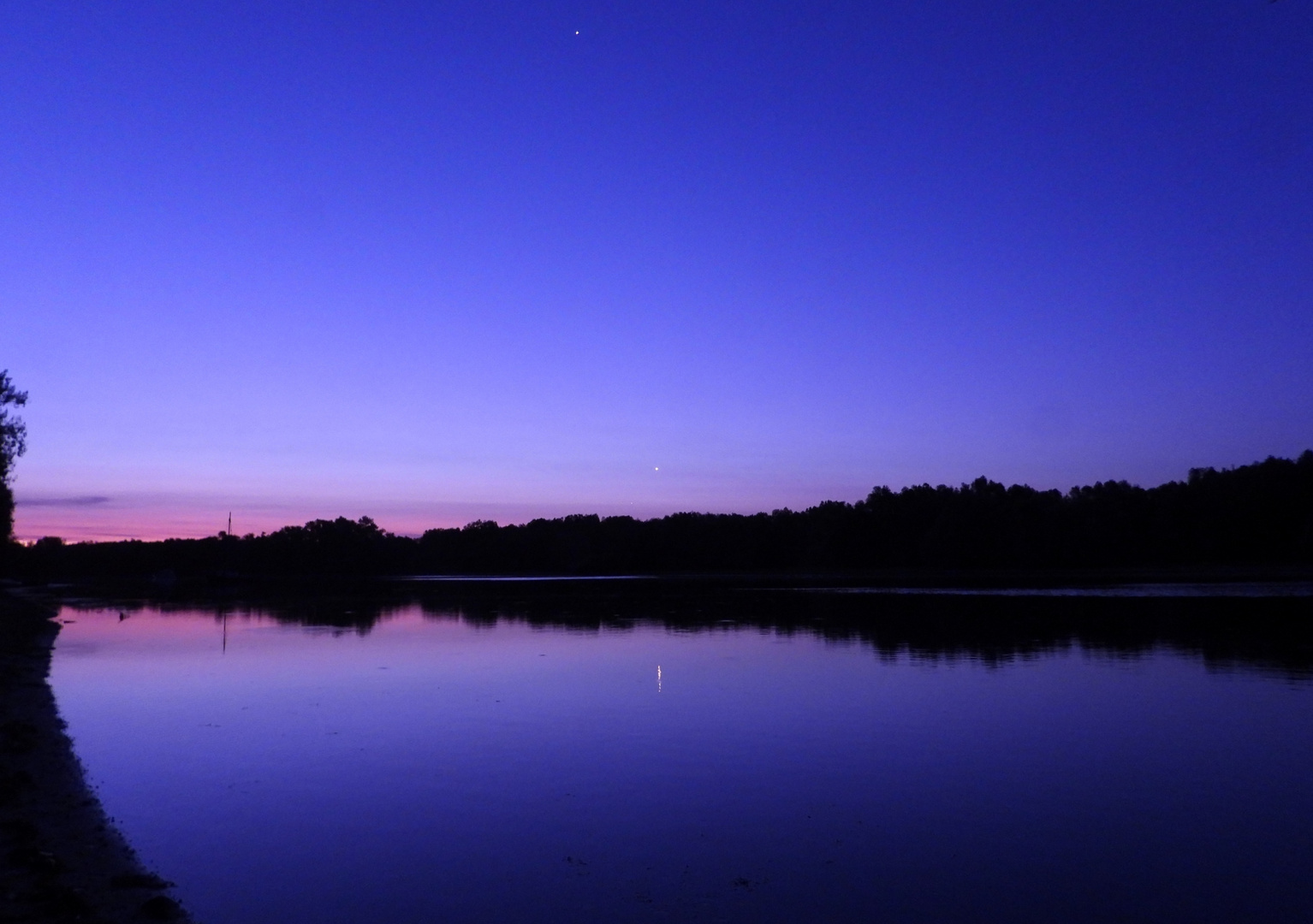 Blaue Stunde am Fluss