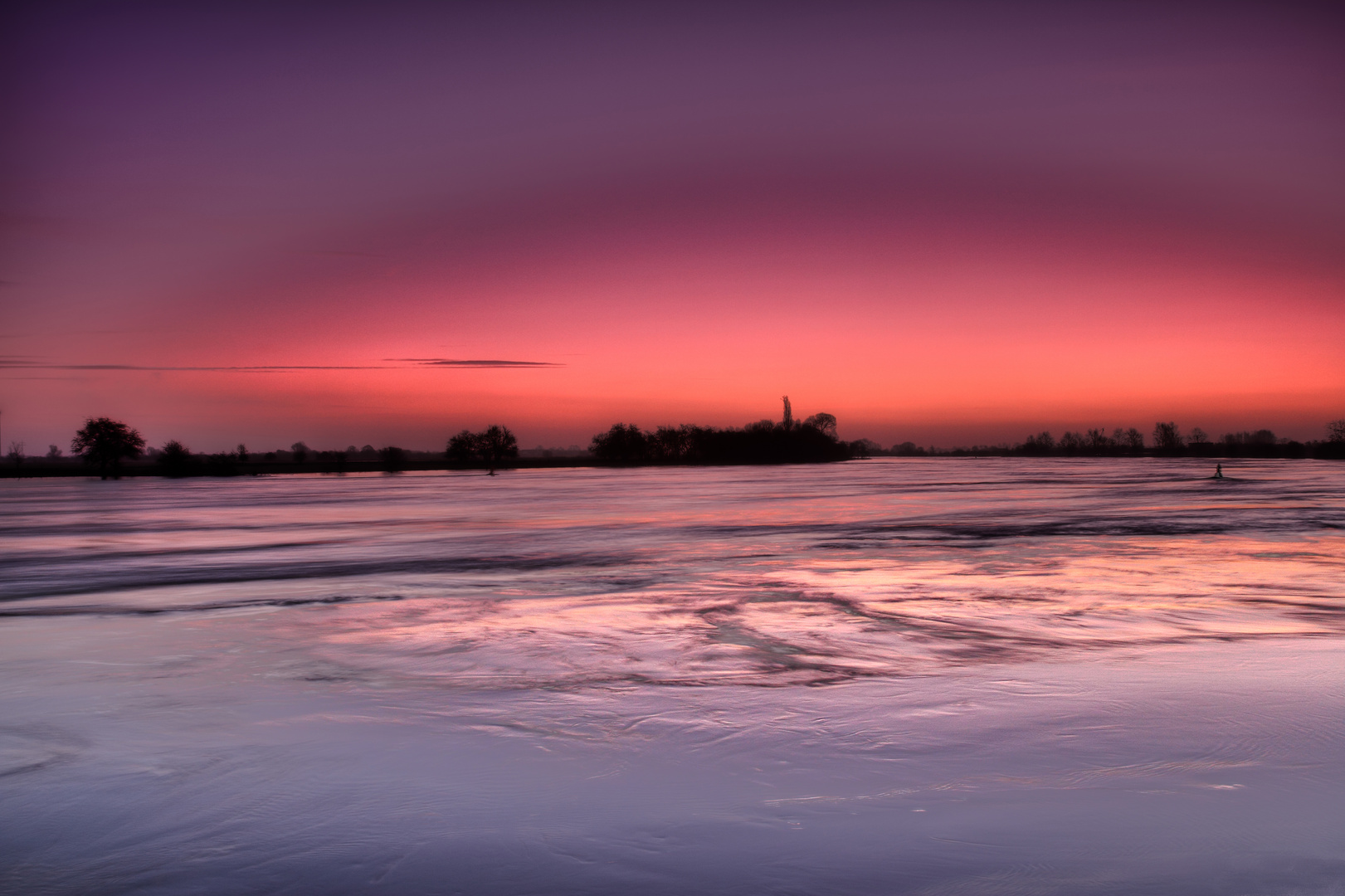 Blaue Stunde am Fluss