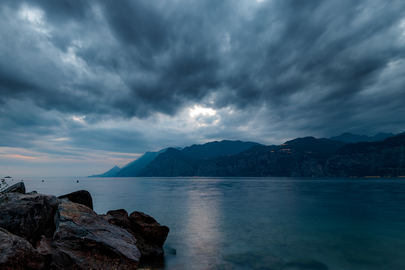 Blaue Stunde am Gardasee